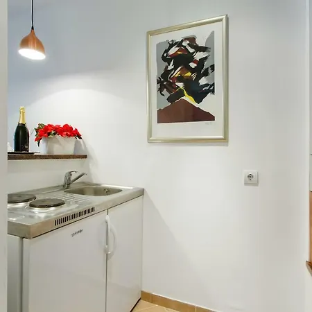 Golden Eagle Apartment *